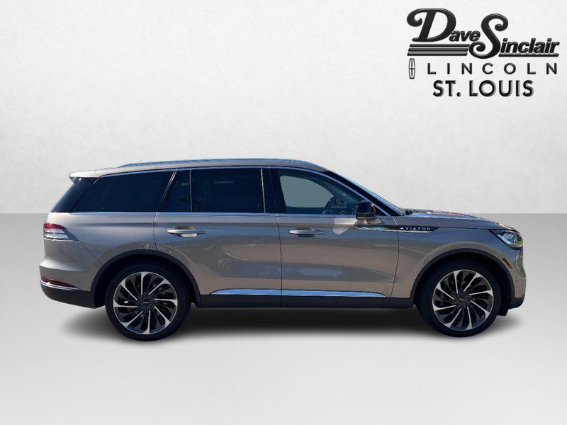 Certified 2021 Lincoln Aviator Reserve w/ Equipment Group 201A AWD/4WD image 2