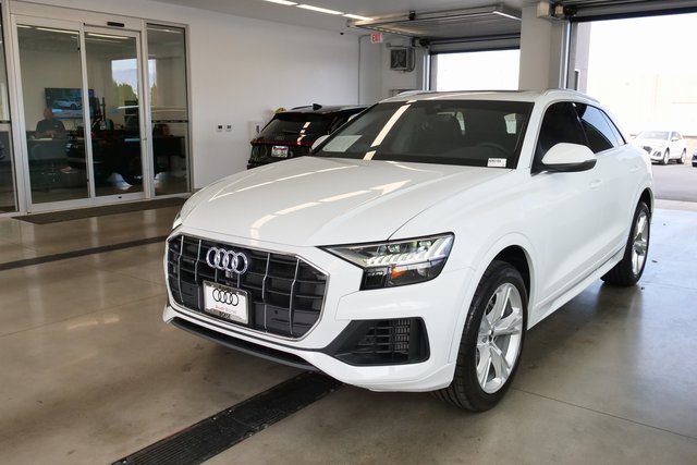 Used 2023 Audi Q8 Premium image 3