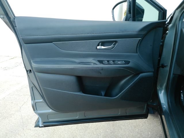 Used 2025 Nissan Murano SV w/ Cargo Package AWD/4WD image 11