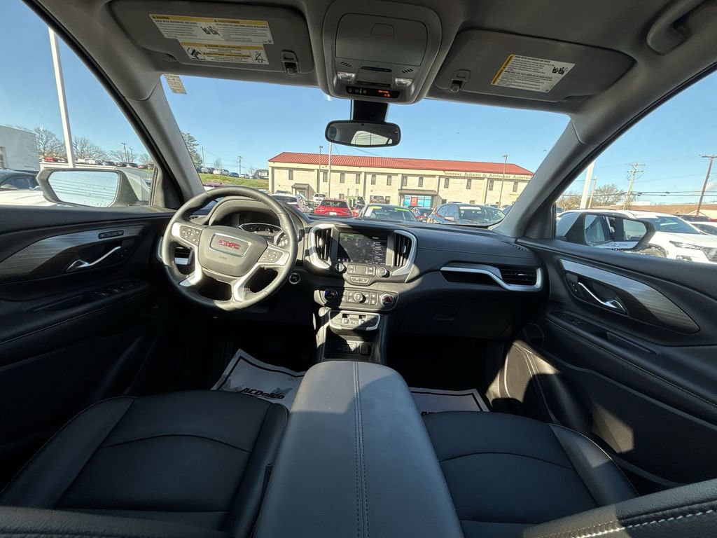 Used 2023 GMC Terrain SLT image 10