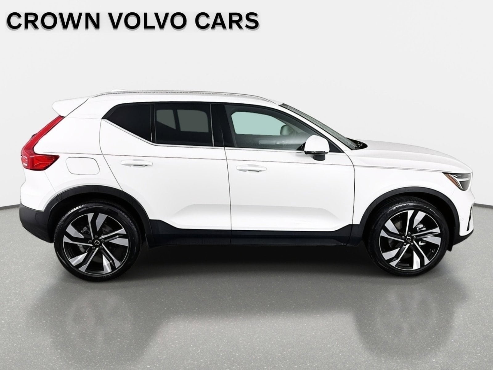 Used 2023 Volvo XC40 B5 Plus w/ Climate Package AWD/4WD image 5