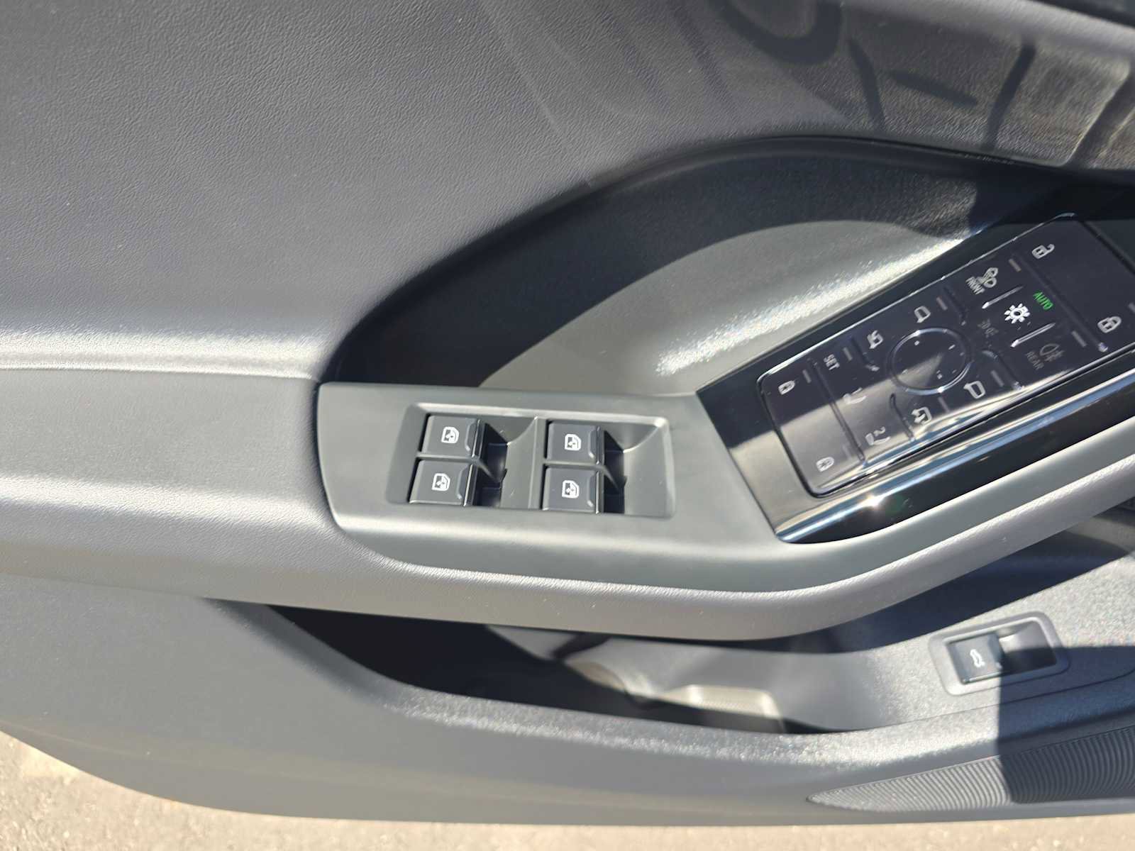New 2025 Audi Q6 e-tron Premium Plus image 23