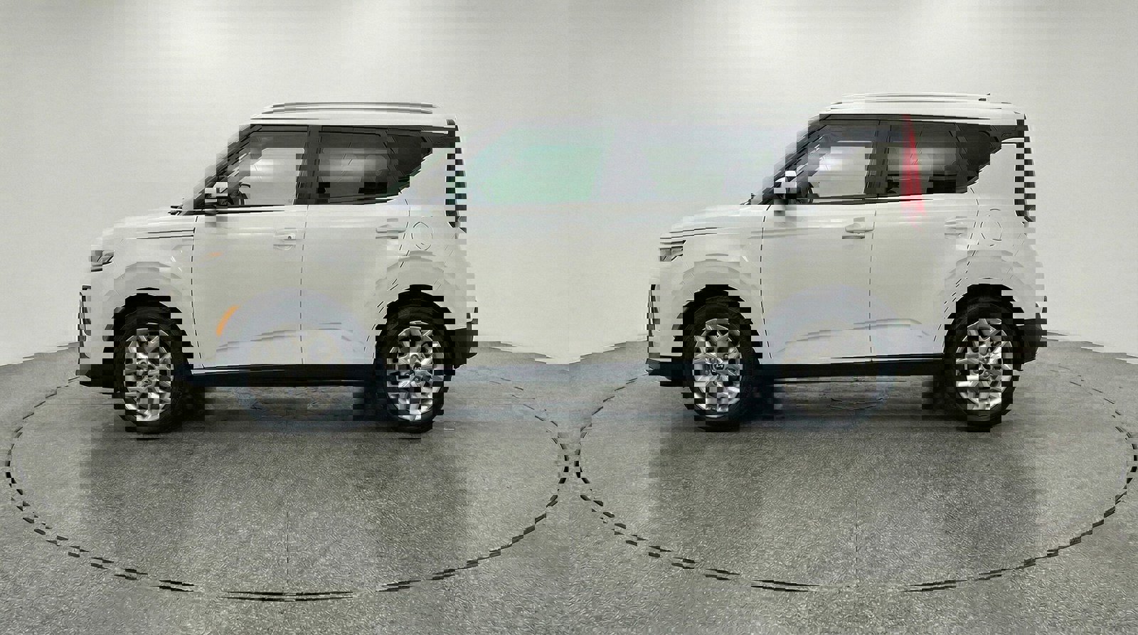 Used 2025 Kia Soul LX w/ LX Technology Package image 4