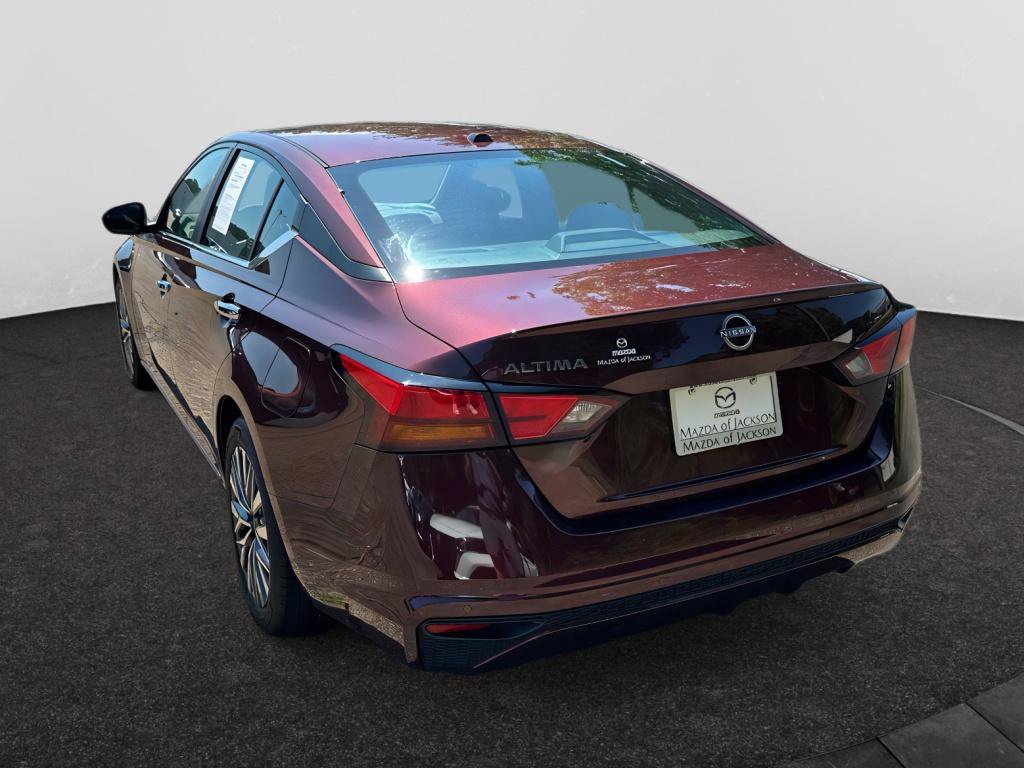 Used 2025 Nissan Altima 2.5 SV FWD image 3