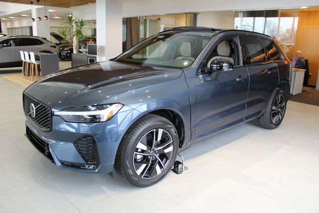 New 2026 Volvo XC60 B5 Core w/ Climate Package image 4