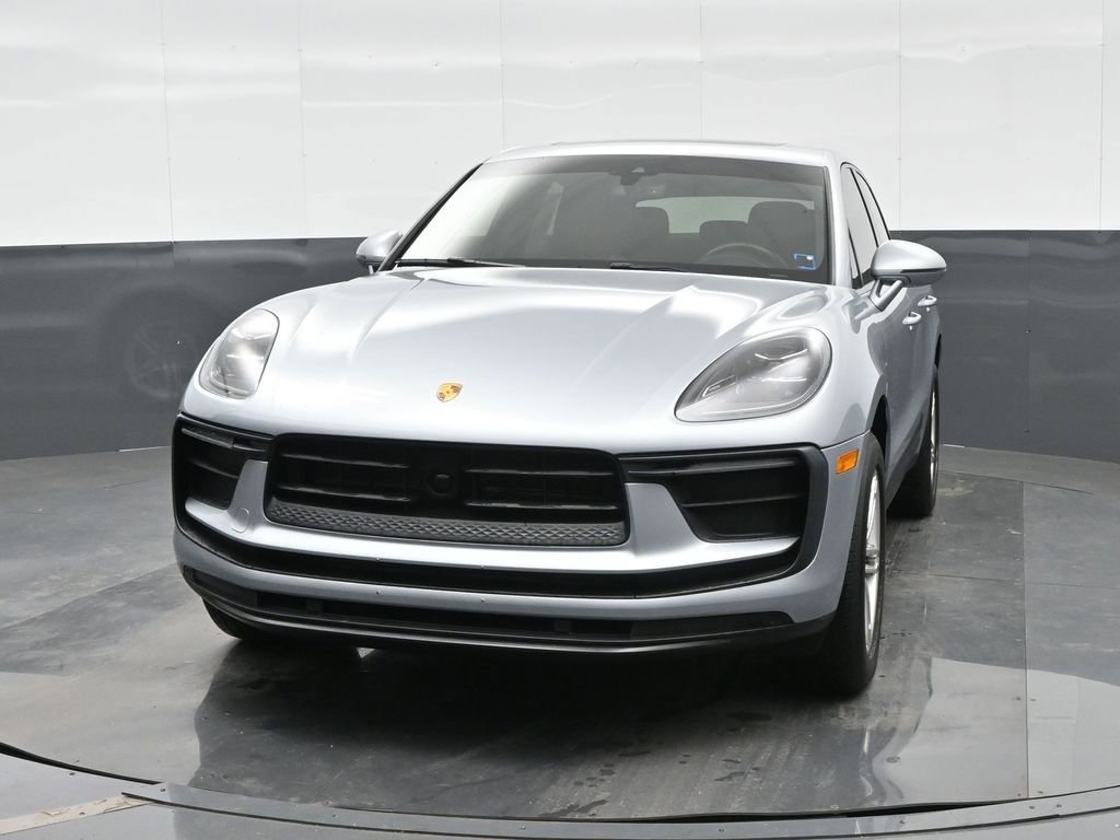 Certified 2022 Porsche Macan image 12