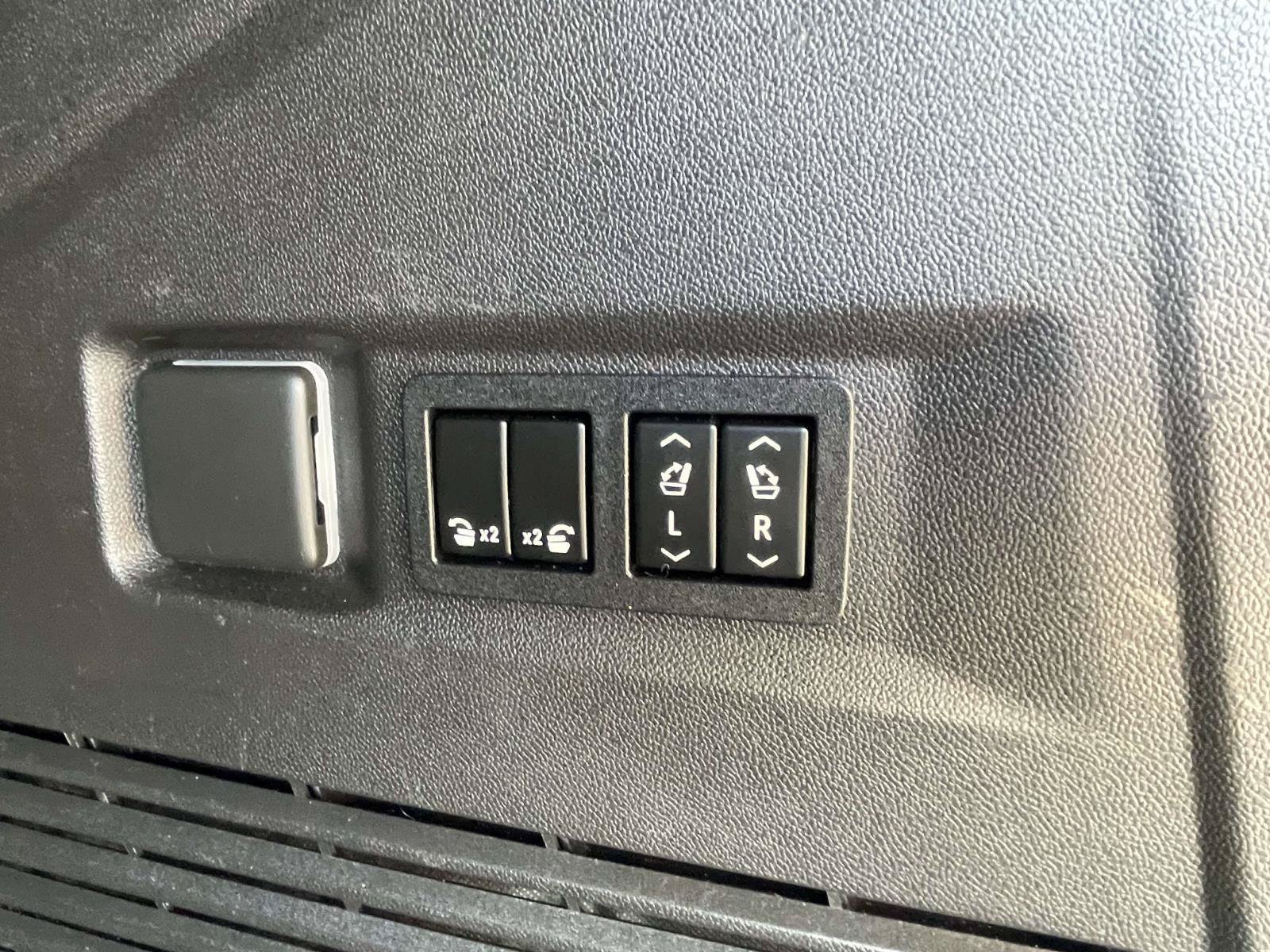 Used 2021 GMC Yukon Denali w/ Denali Premium Package RWD image 9