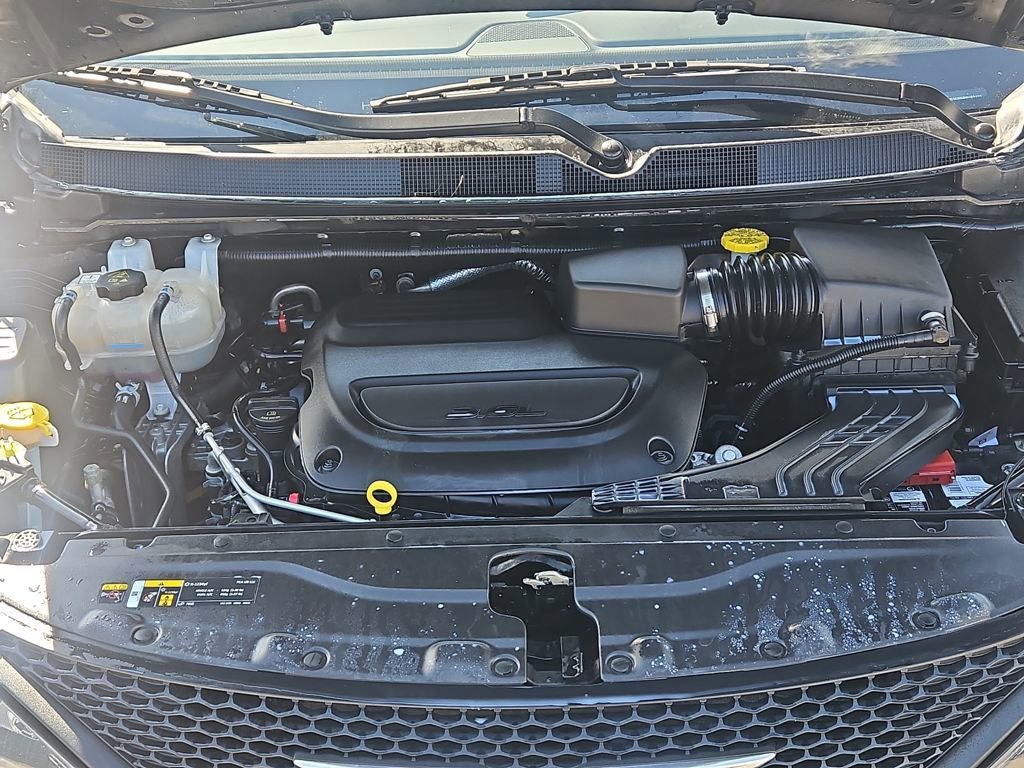Used 2024 Chrysler Voyager LX image 11