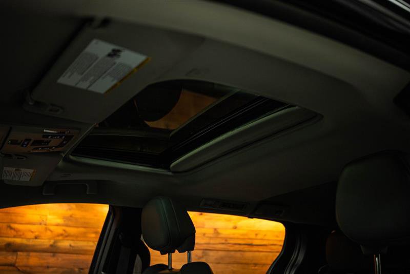 Used 2025 Toyota Sienna XLE w/ XLE Plus Package image 25