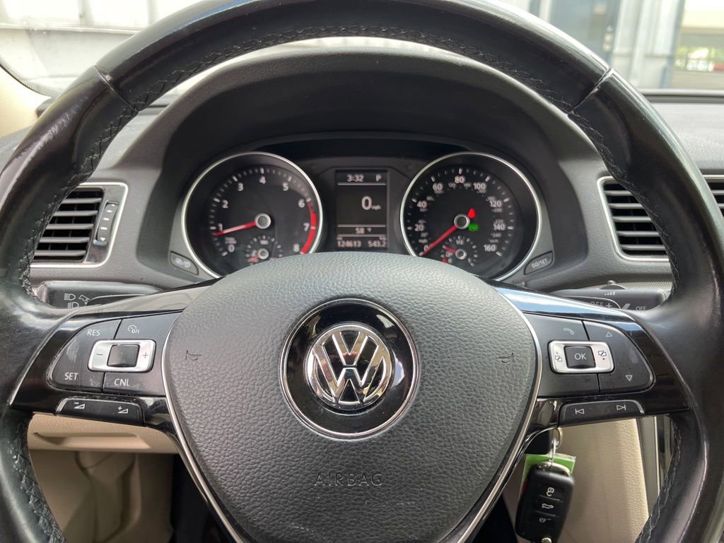 Used 2016 Volkswagen Passat 1.8T R-Line FWD image 40