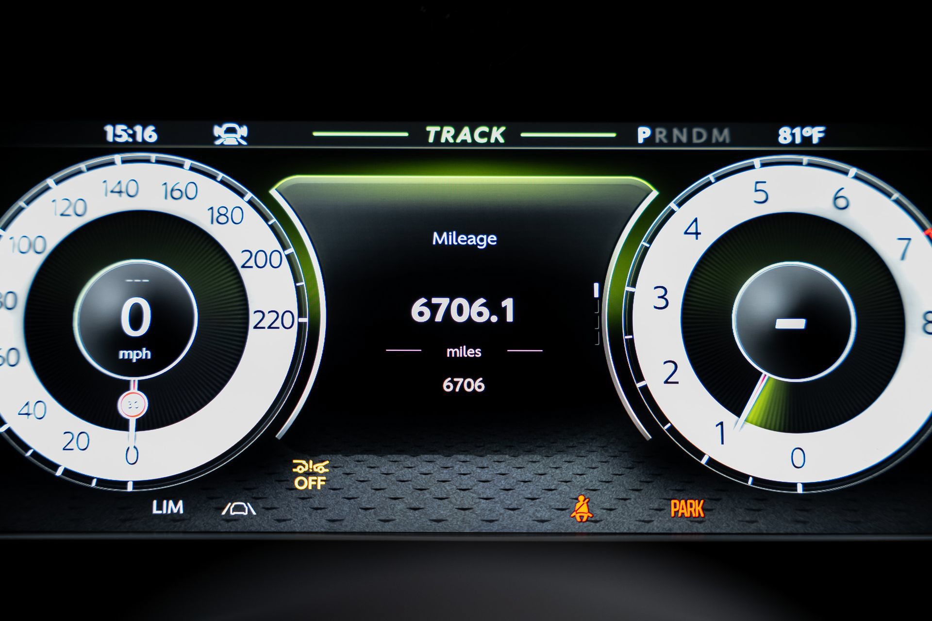 Used 2025 Aston Martin V8 Vantage Coupe RWD image 46