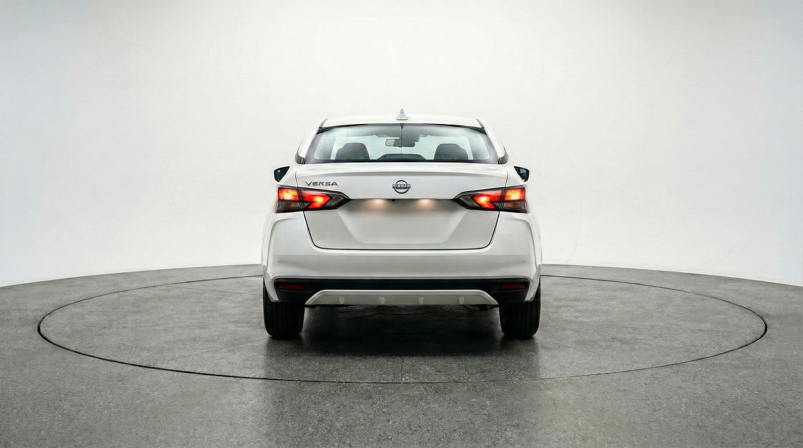 Used 2025 Nissan Versa SV image 7