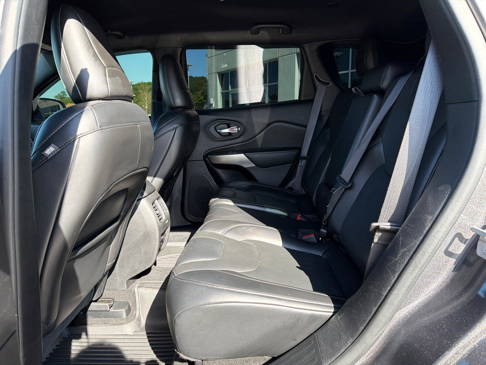 Used 2020 Jeep Cherokee High Altitude AWD/4WD image 18