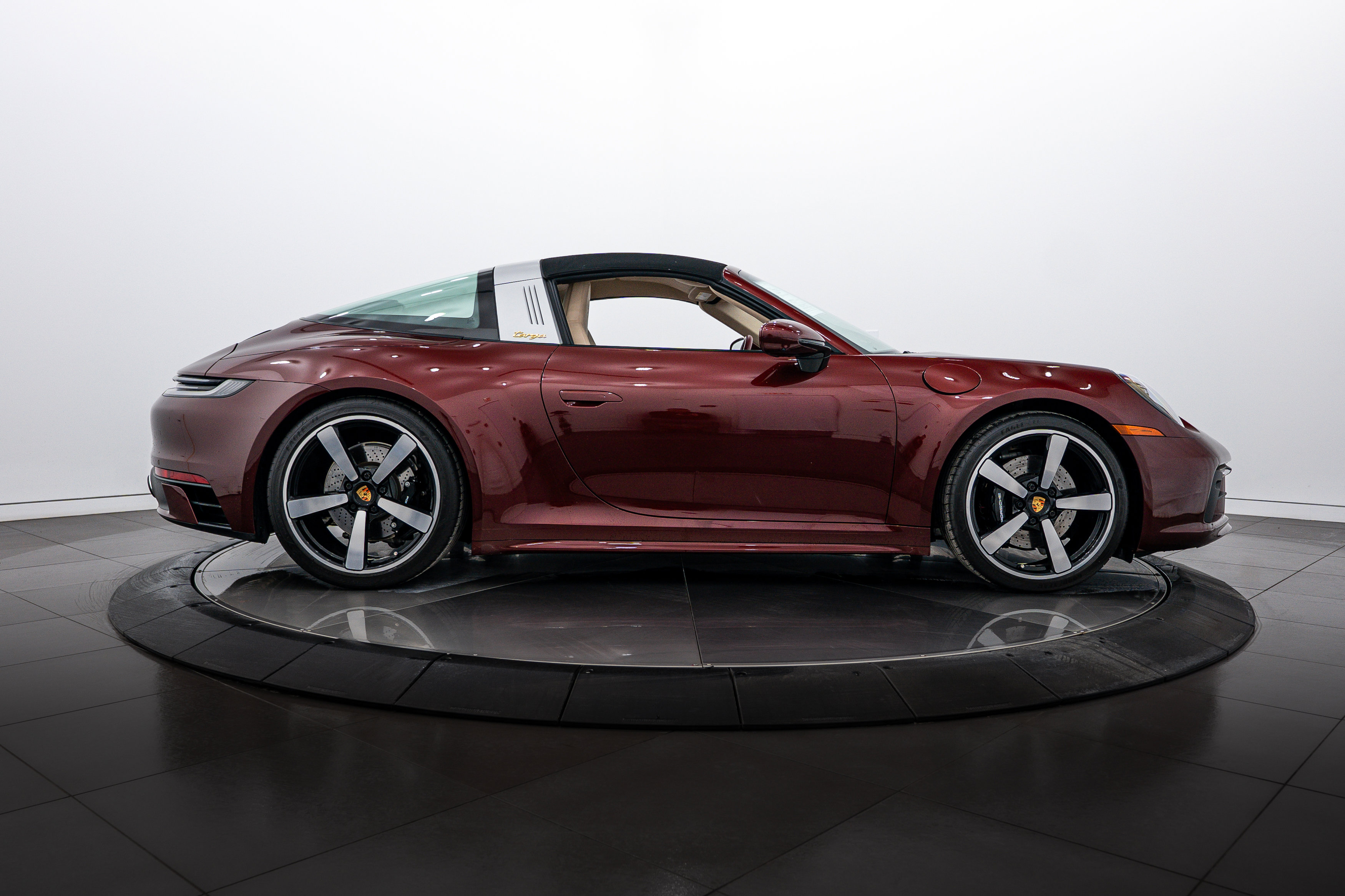 Certified 2021 Porsche 911 Targa 4S Heritage Design image 31