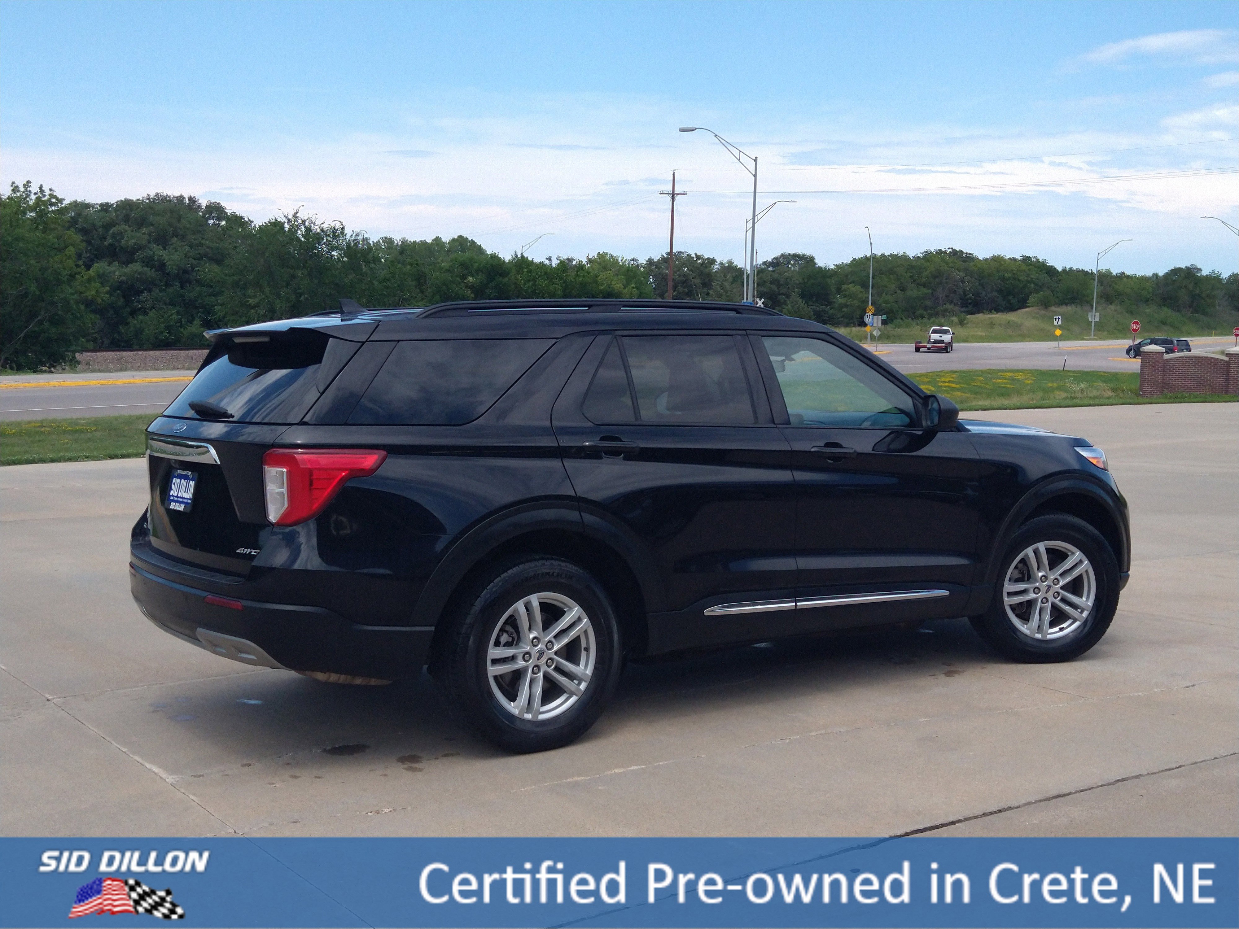 Used 2024 Ford Explorer XLT w/ Equipment Group 202A image 12