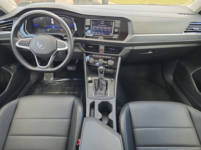 Used 2024 Volkswagen Jetta SE image 9
