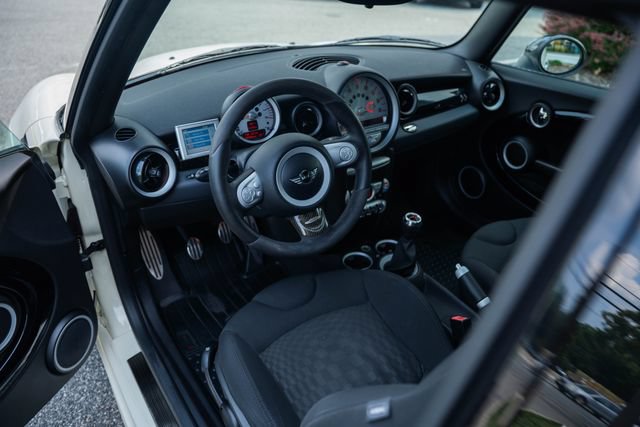 Used 2009 MINI Cooper John Cooper Works FWD image 23