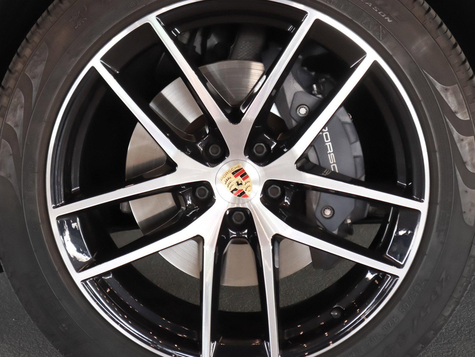 Certified 2022 Porsche Macan image 13