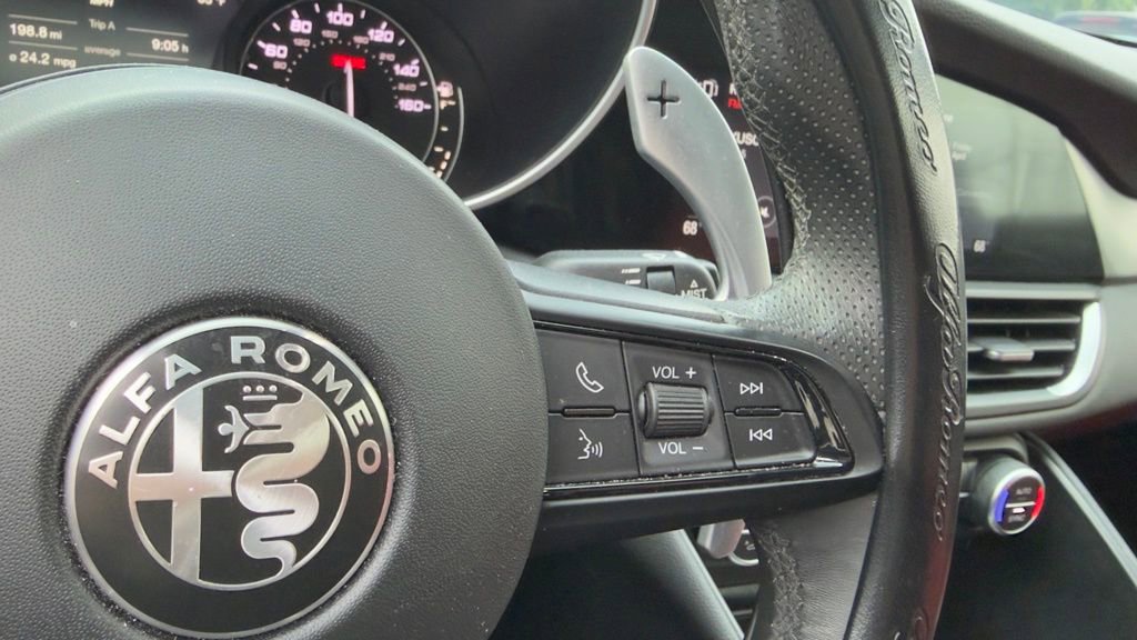 Used 2022 Alfa Romeo Giulia Veloce image 10