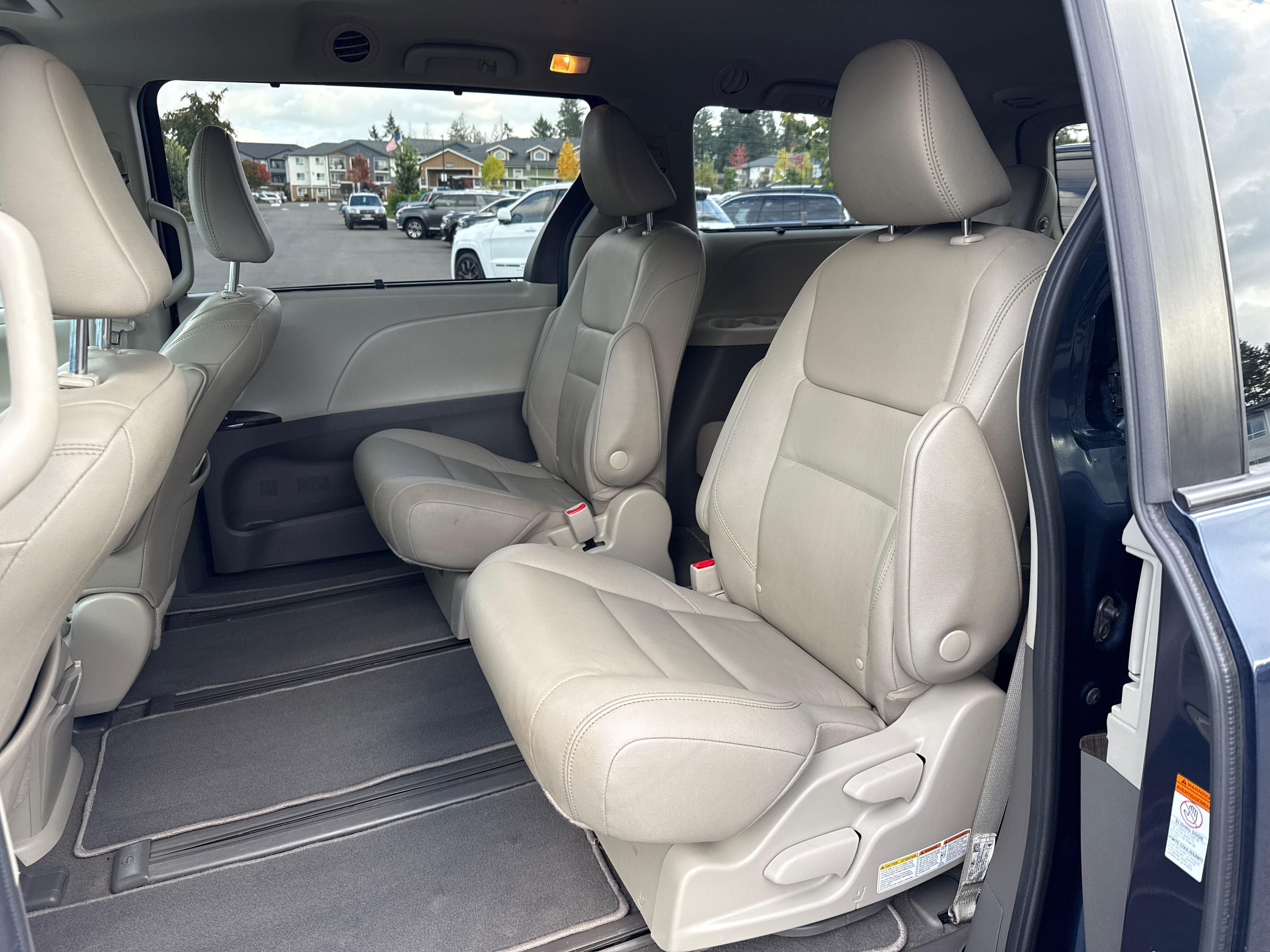 Used 2020 Toyota Sienna XLE AWD/4WD image 25