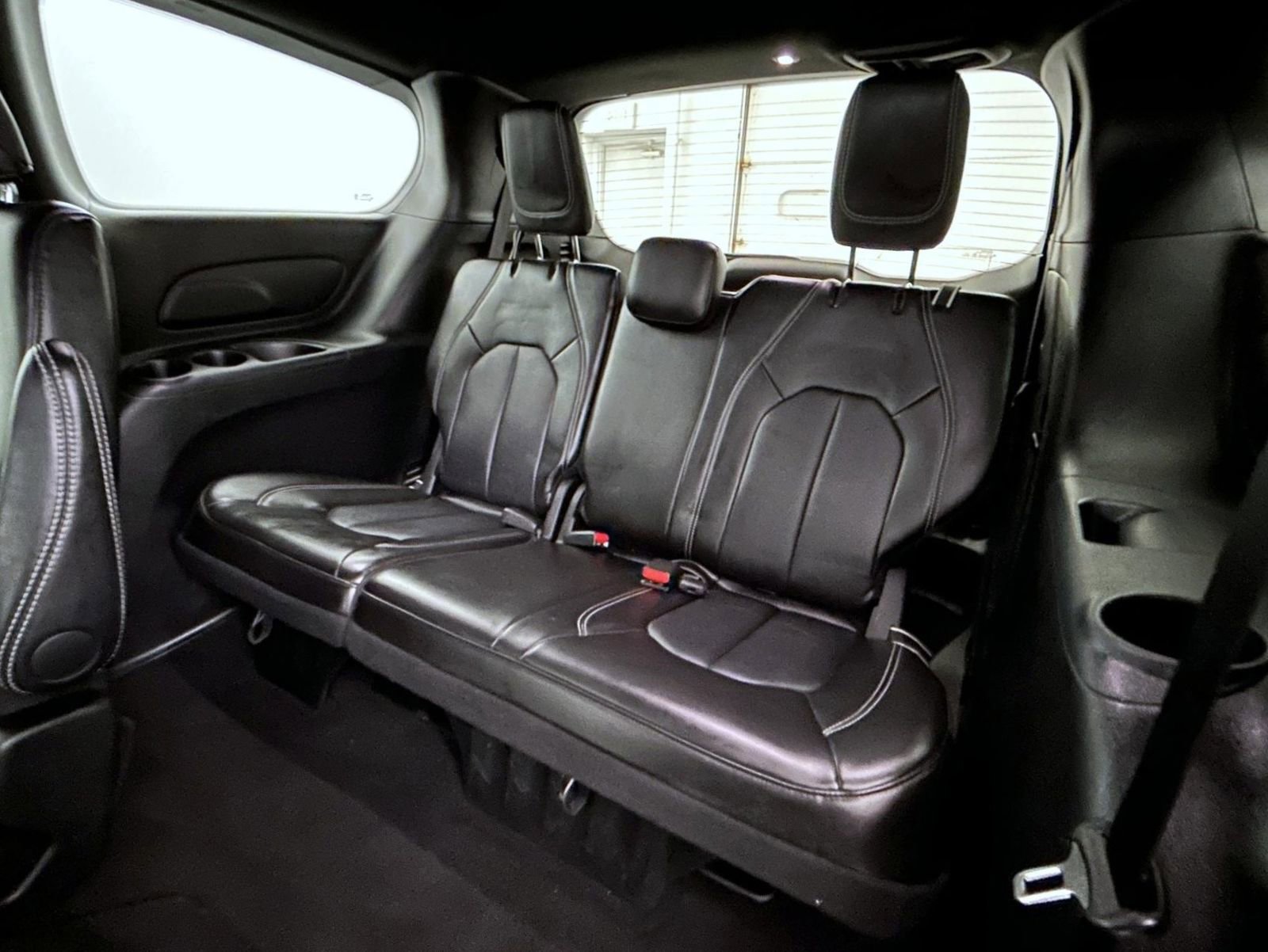 Used 2025 Chrysler Pacifica Select FWD image 19