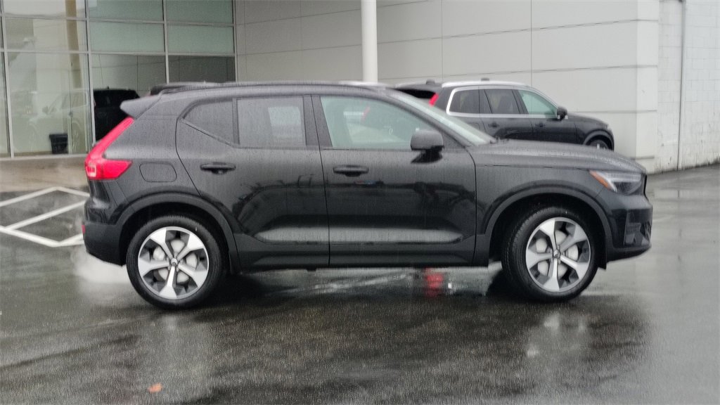 New 2026 Volvo XC40 B5 Core w/ Climate Package image 2