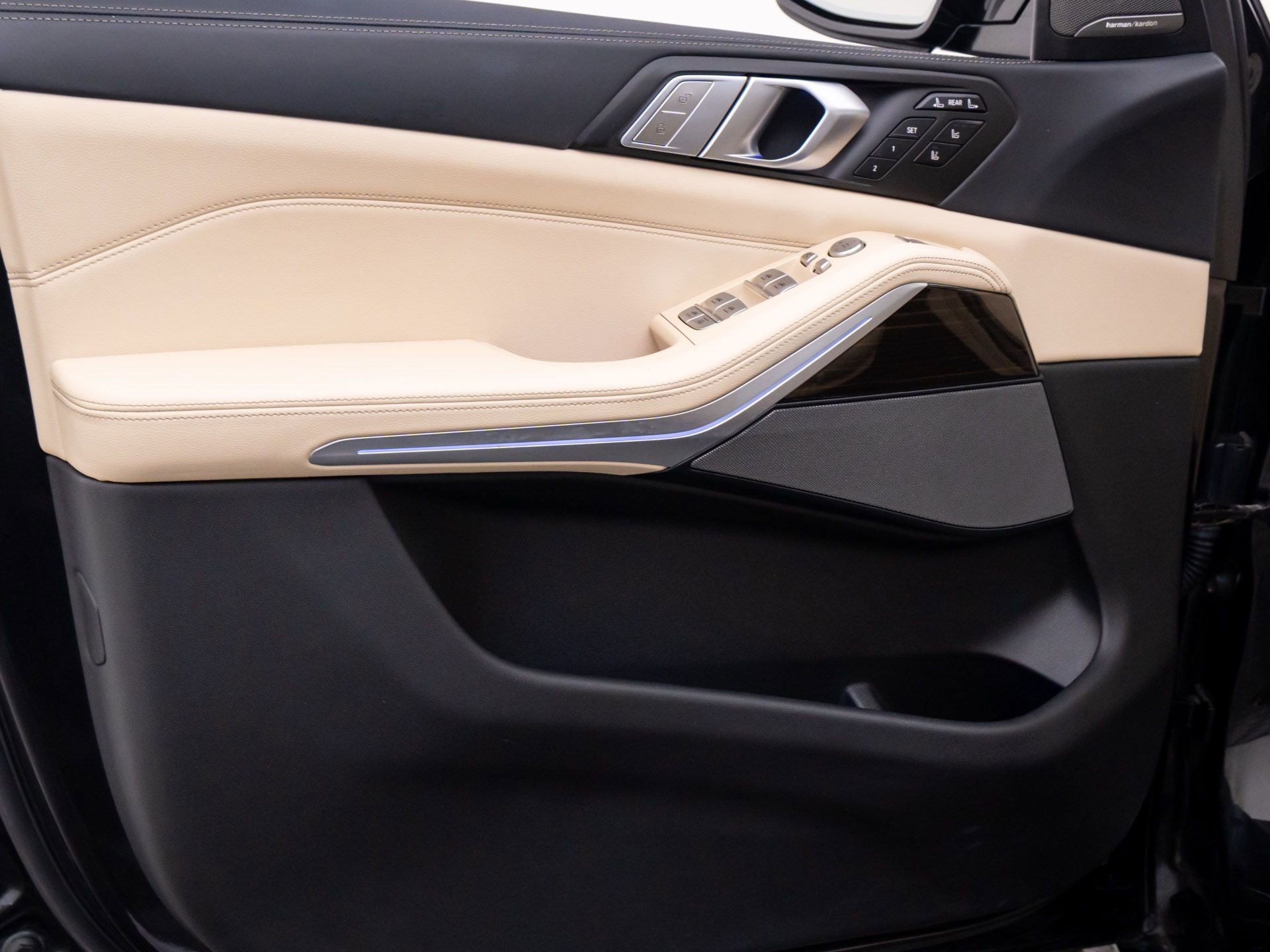 Used 2021 BMW X7 xDrive40i w/ M Sport Package image 13