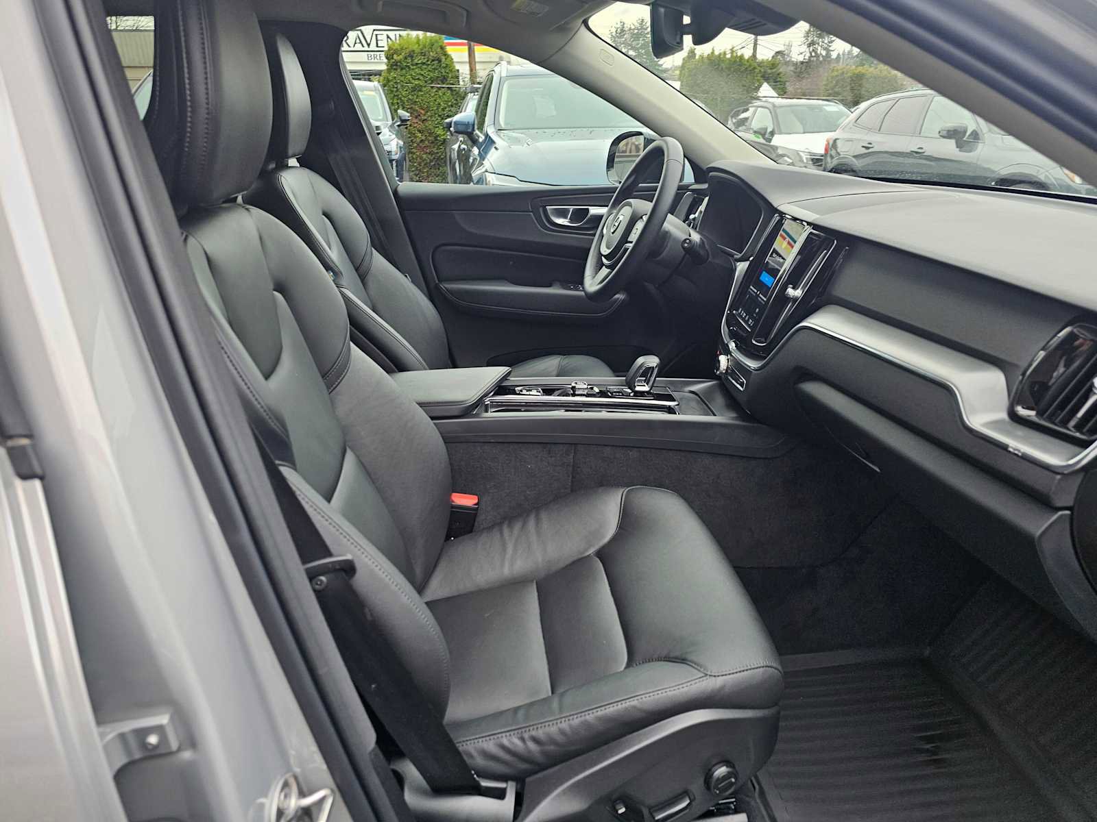 Certified 2025 Volvo XC60 B5 Core w/ Protection Package Premier image 4