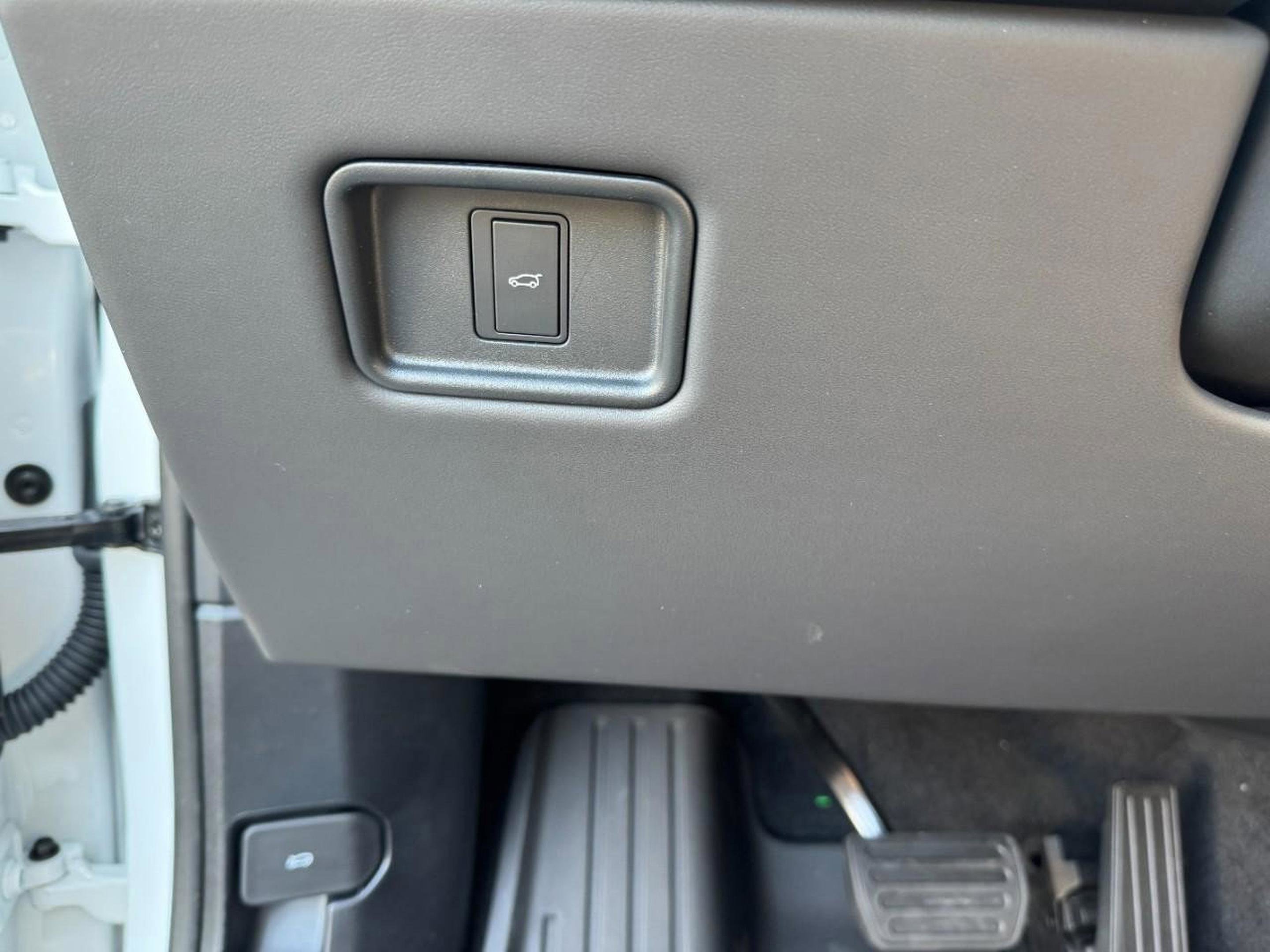 Used 2025 Land Rover Range Rover Sport SE image 28