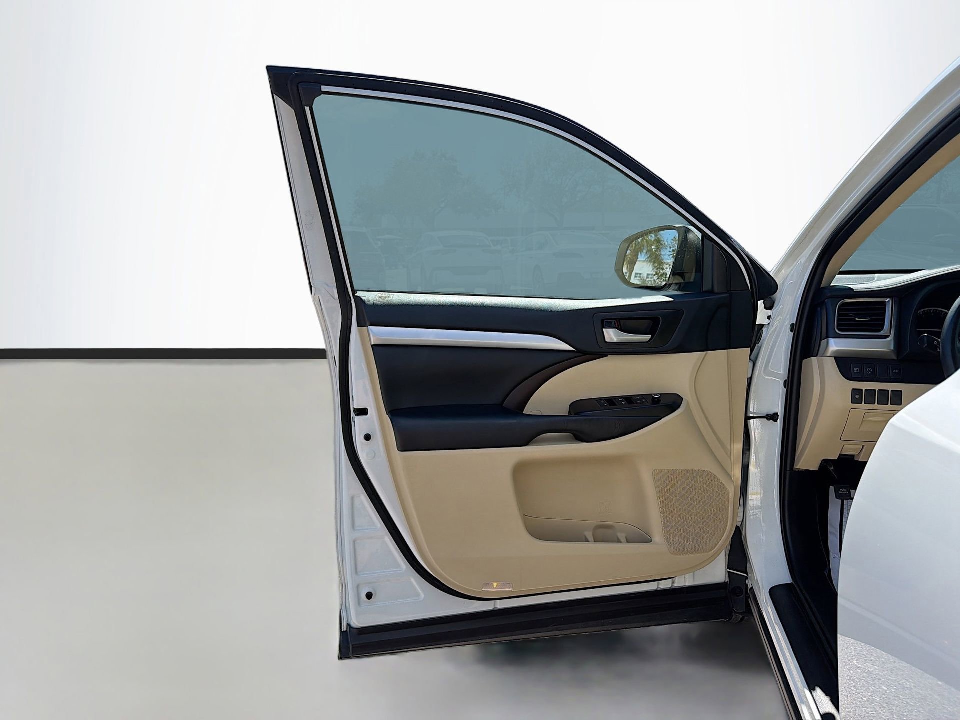 Used 2019 Toyota Highlander XLE image 24