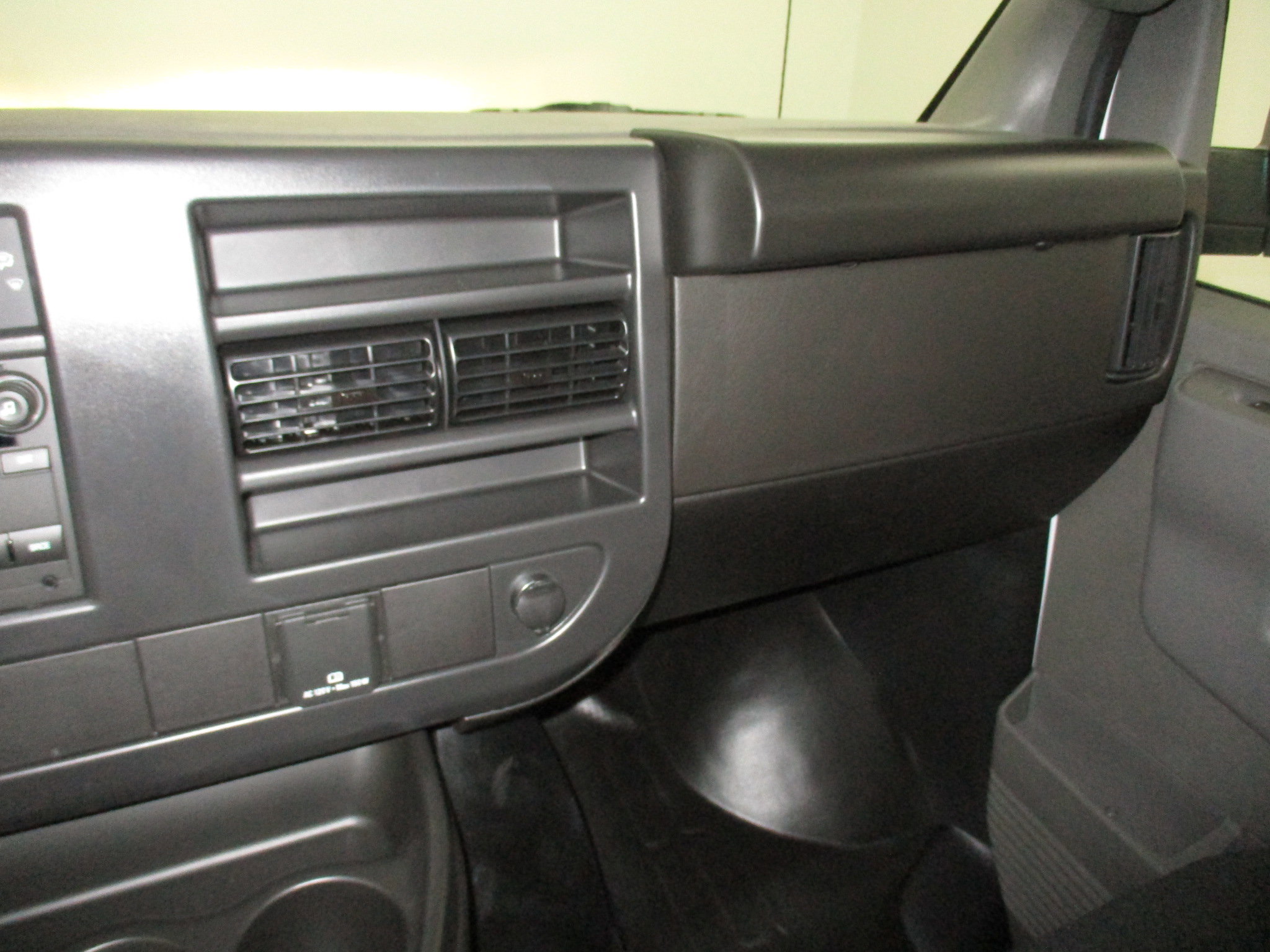 New 2026 GMC Savana 3500 w/ Driver Convenience Package RWD image 25