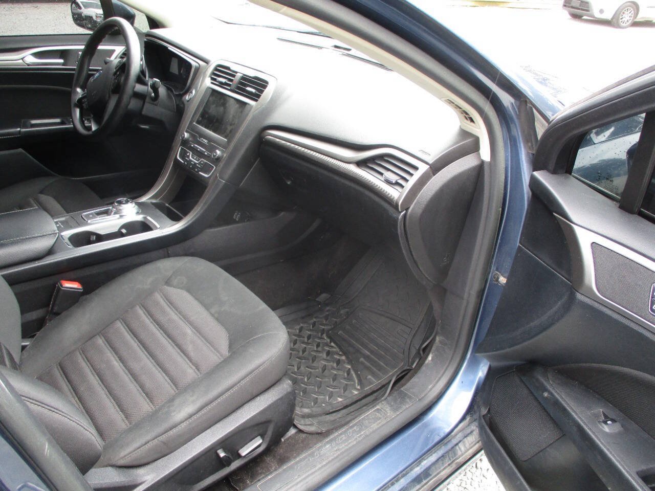 Used 2019 Ford Fusion SE FWD image 10