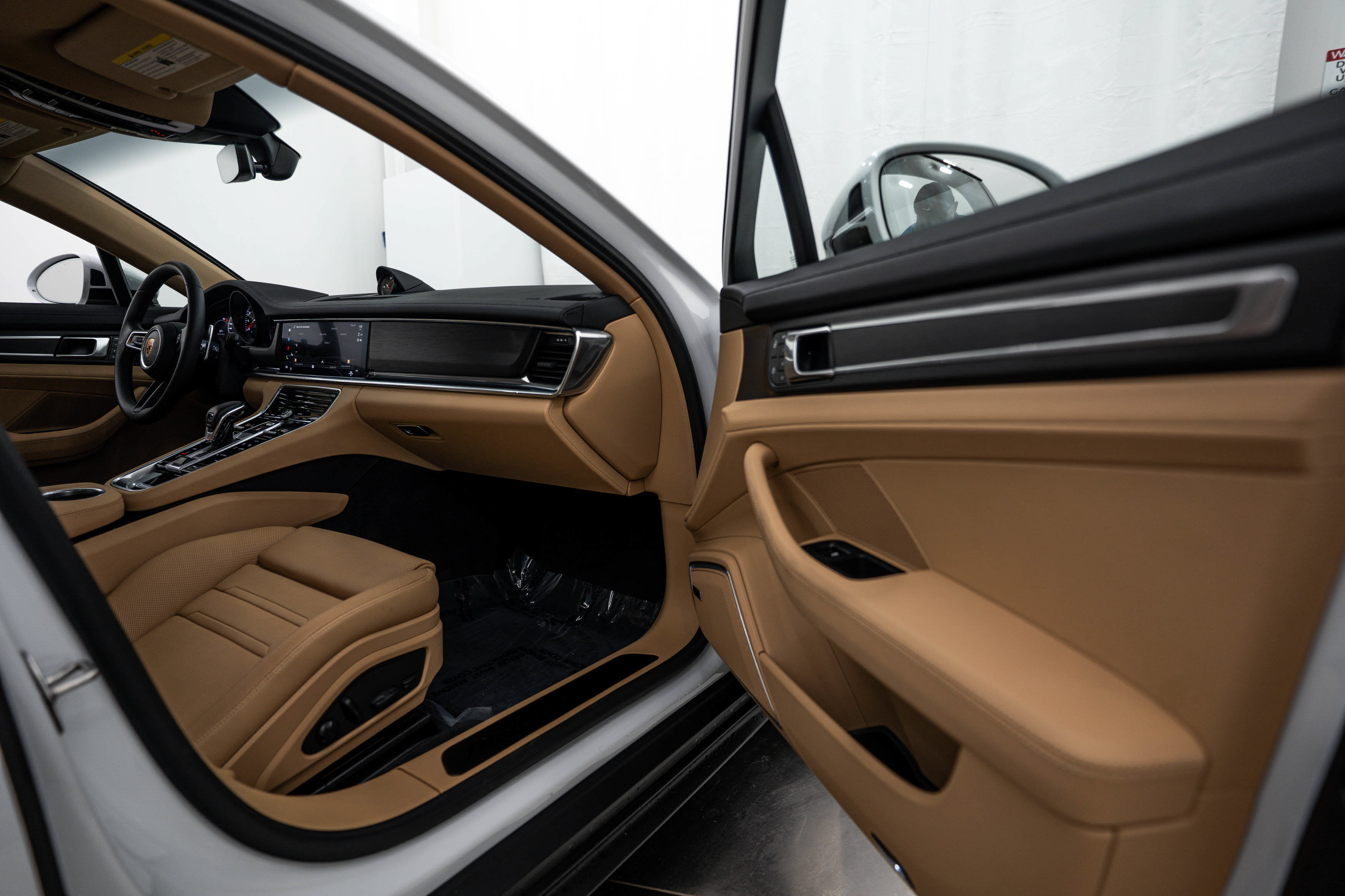 Certified 2022 Porsche Panamera 4 Platinum Edition AWD/4WD image 14
