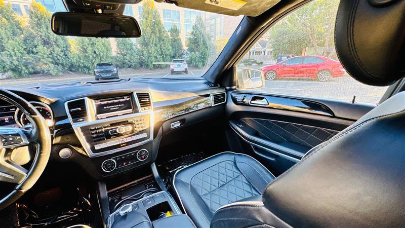 Used 2014 Mercedes-Benz GL 550 4MATIC image 40