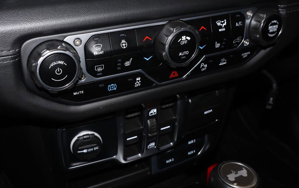 Used 2024 Jeep Wrangler High Altitude AWD/4WD image 30