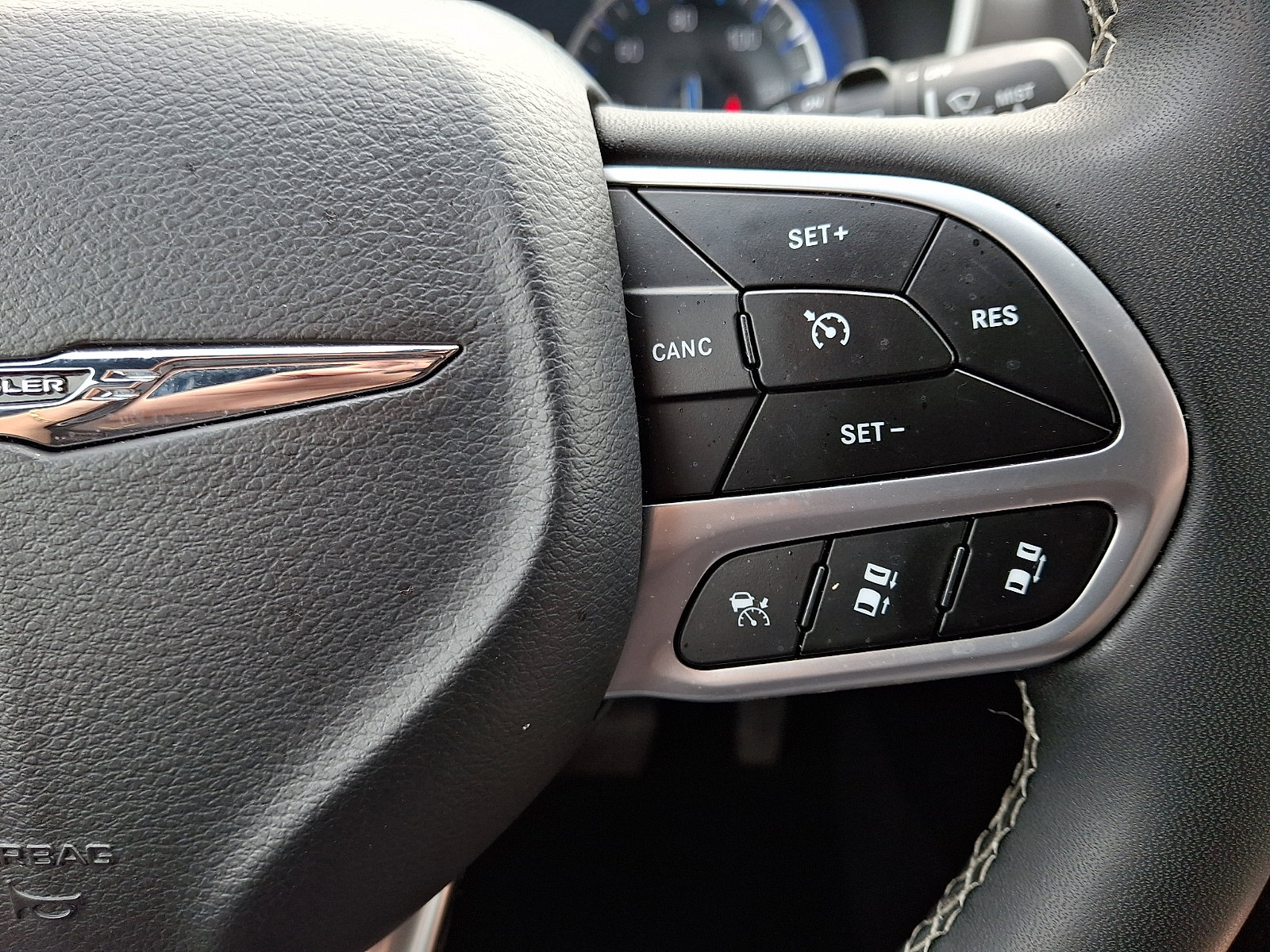Used 2025 Chrysler Pacifica Select FWD image 22