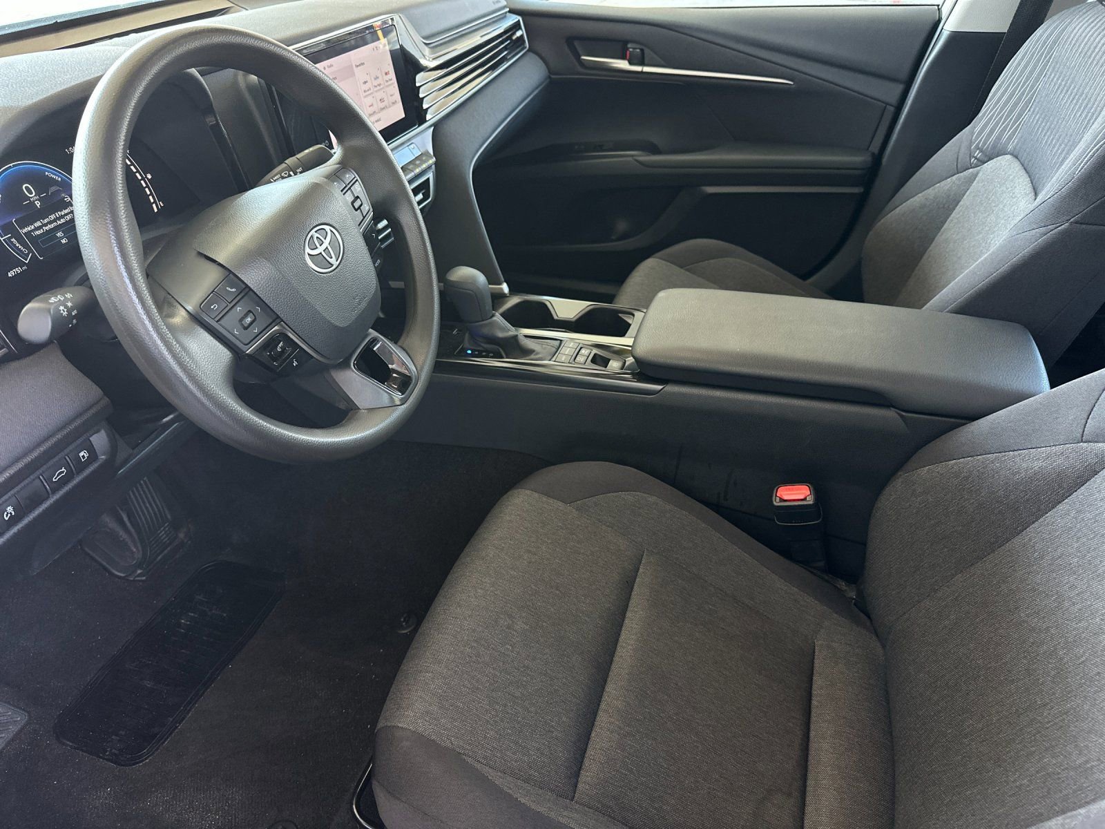 Used 2025 Toyota Camry LE FWD image 9