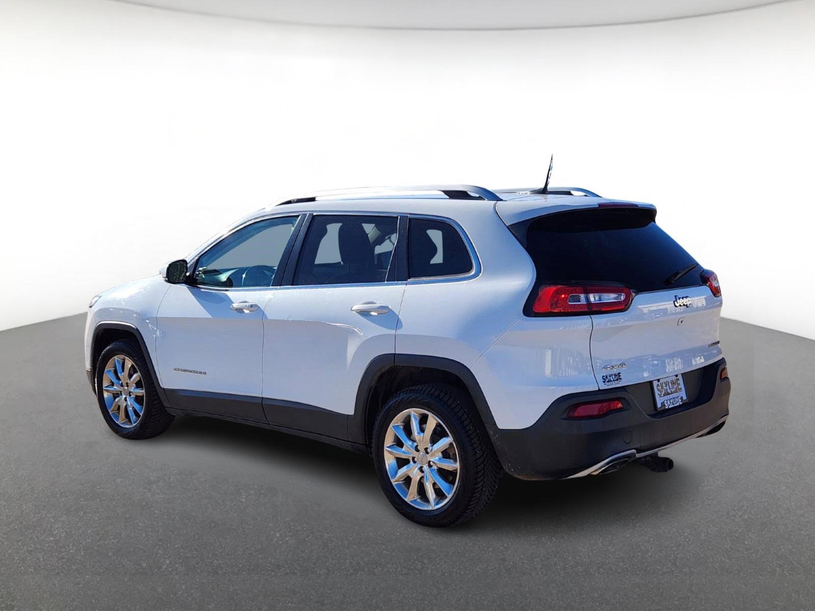 Used 2016 Jeep Cherokee Limited w/ Luxury Group image 4