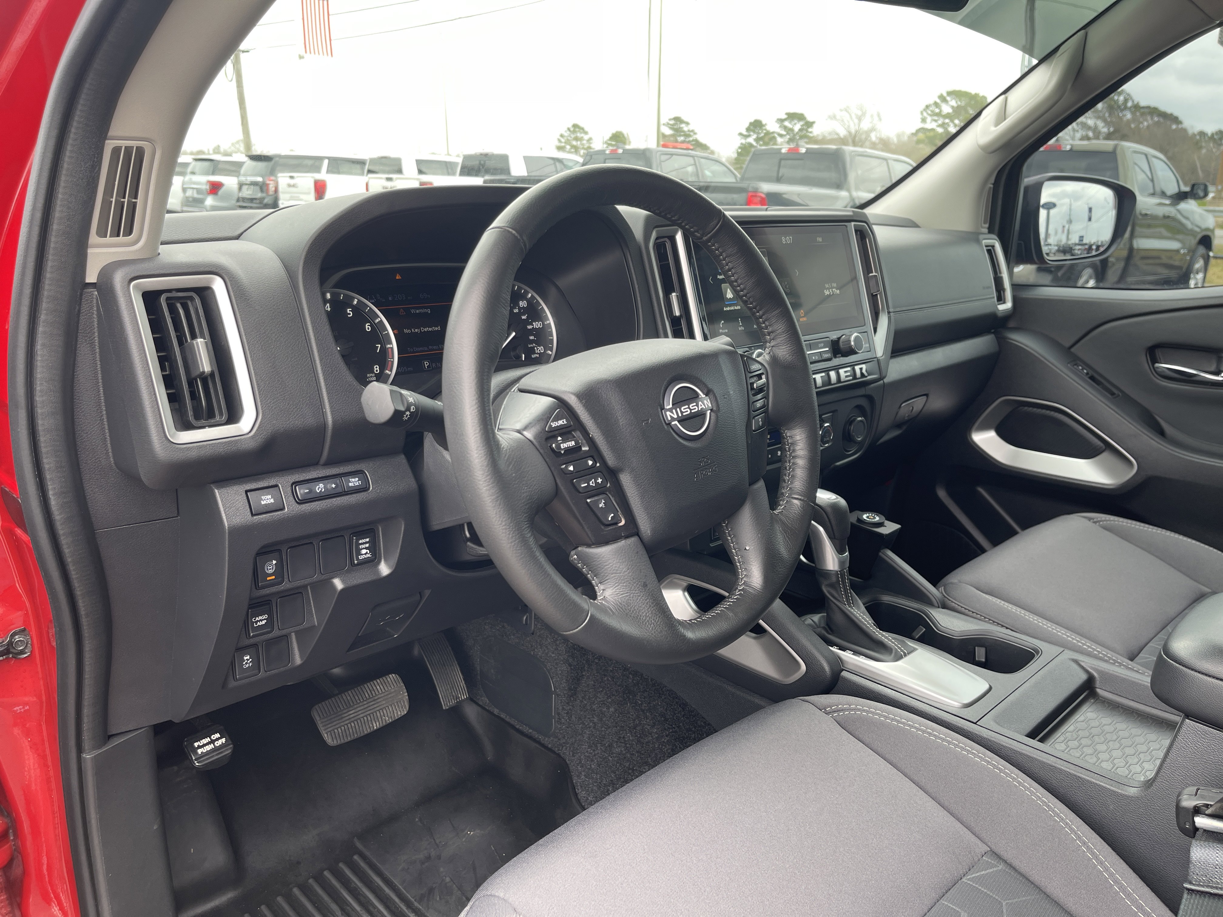 Used 2025 Nissan Frontier SV w/ SV Convenience Package image 11