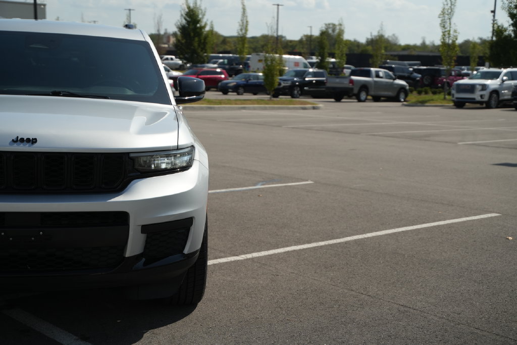 Used 2021 Jeep Grand Cherokee L Laredo RWD image 45