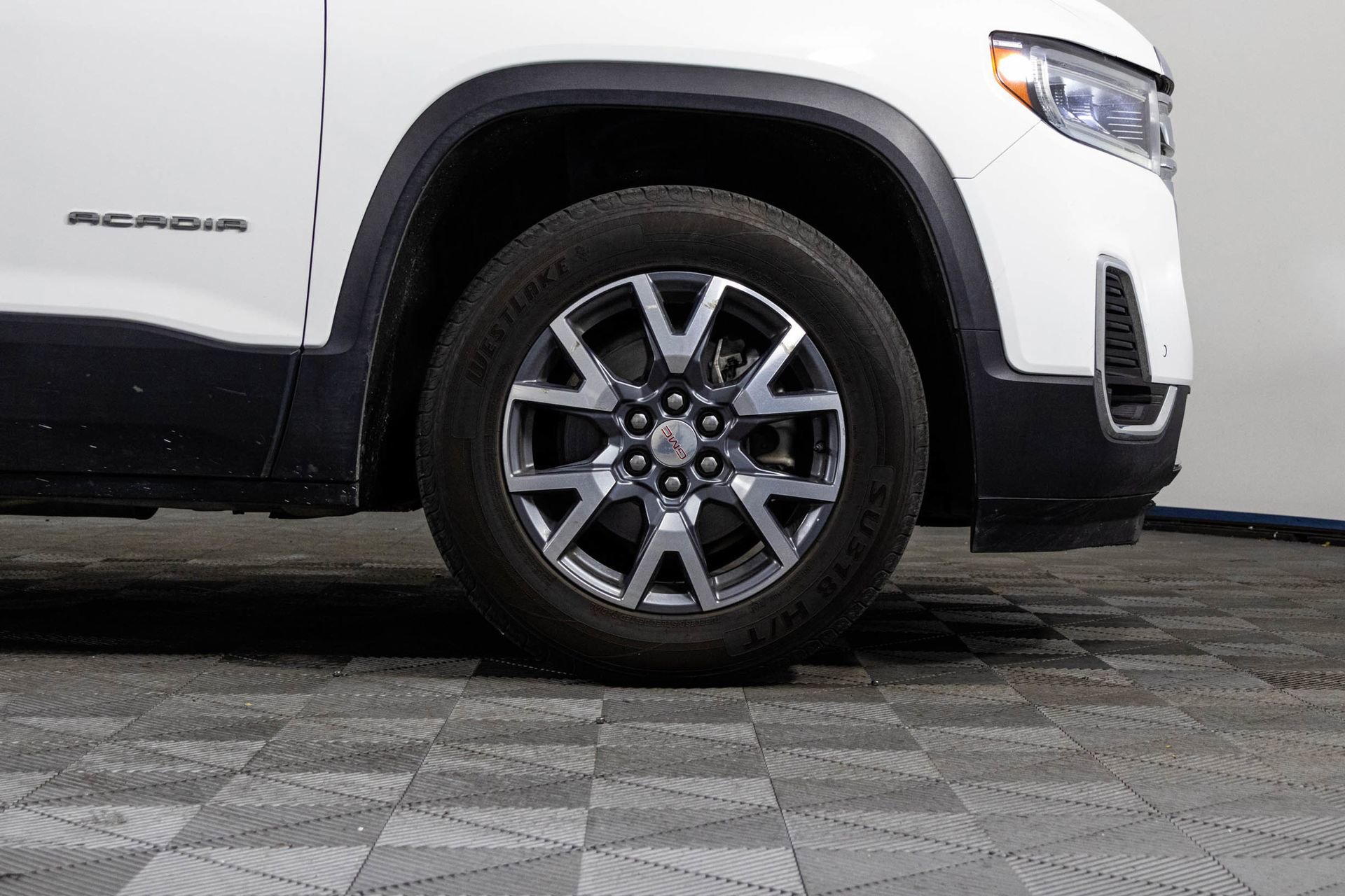 Certified 2023 GMC Acadia SLT image 43