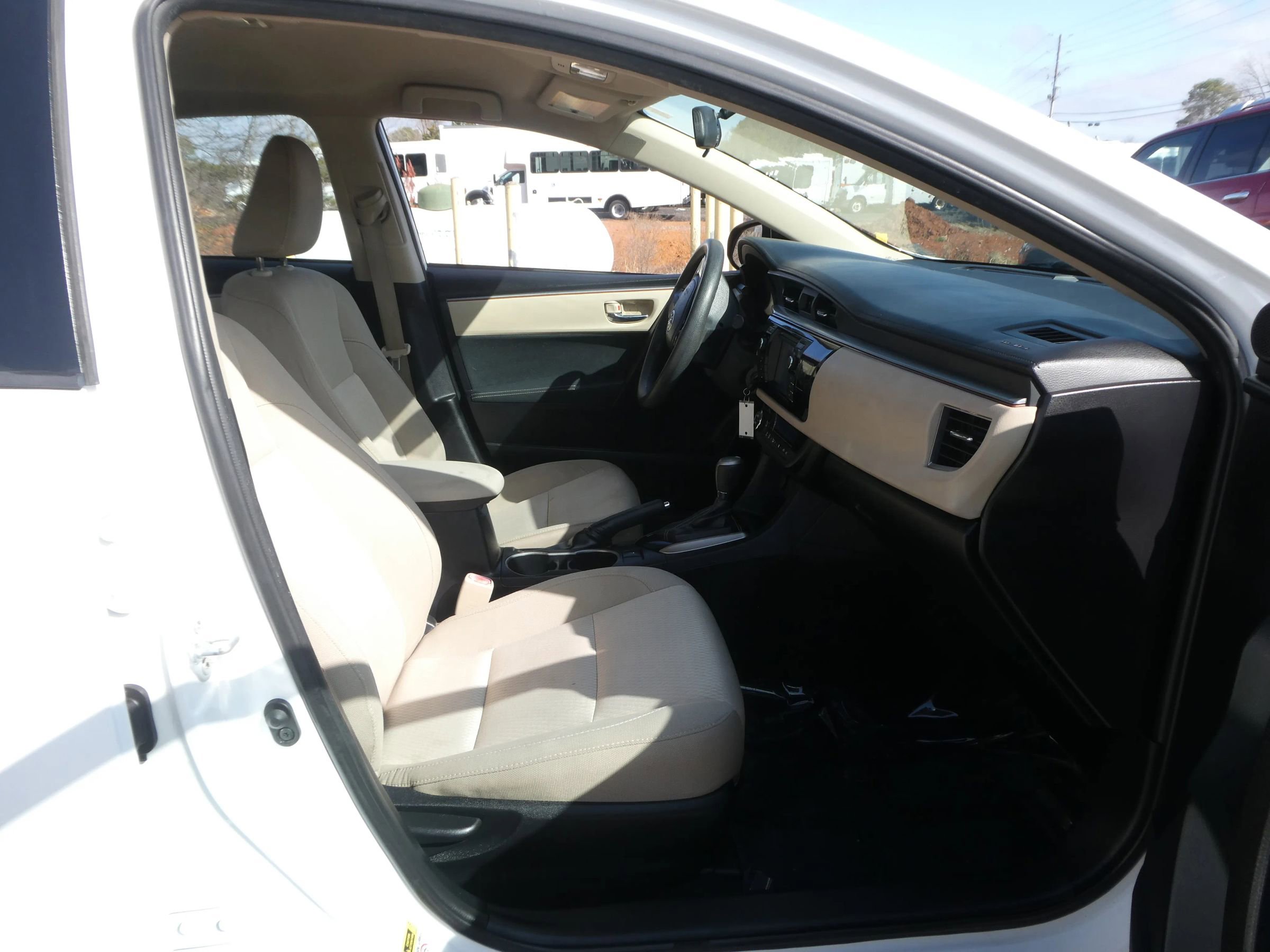 Used 2014 Toyota Corolla LE FWD image 23