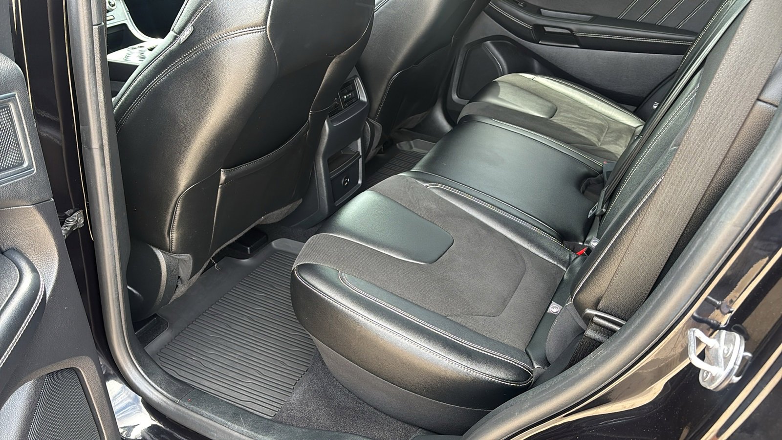 Used 2021 Ford Edge ST image 26