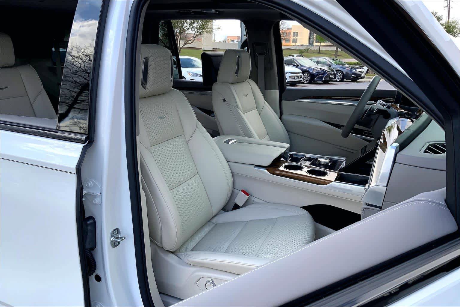 Used 2025 Cadillac Escalade Sport Platinum w/ LPO, ONYX Package AWD/4WD image 9