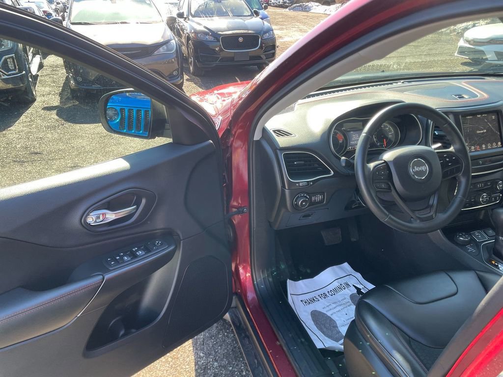 Used 2019 Jeep Cherokee Trailhawk image 10