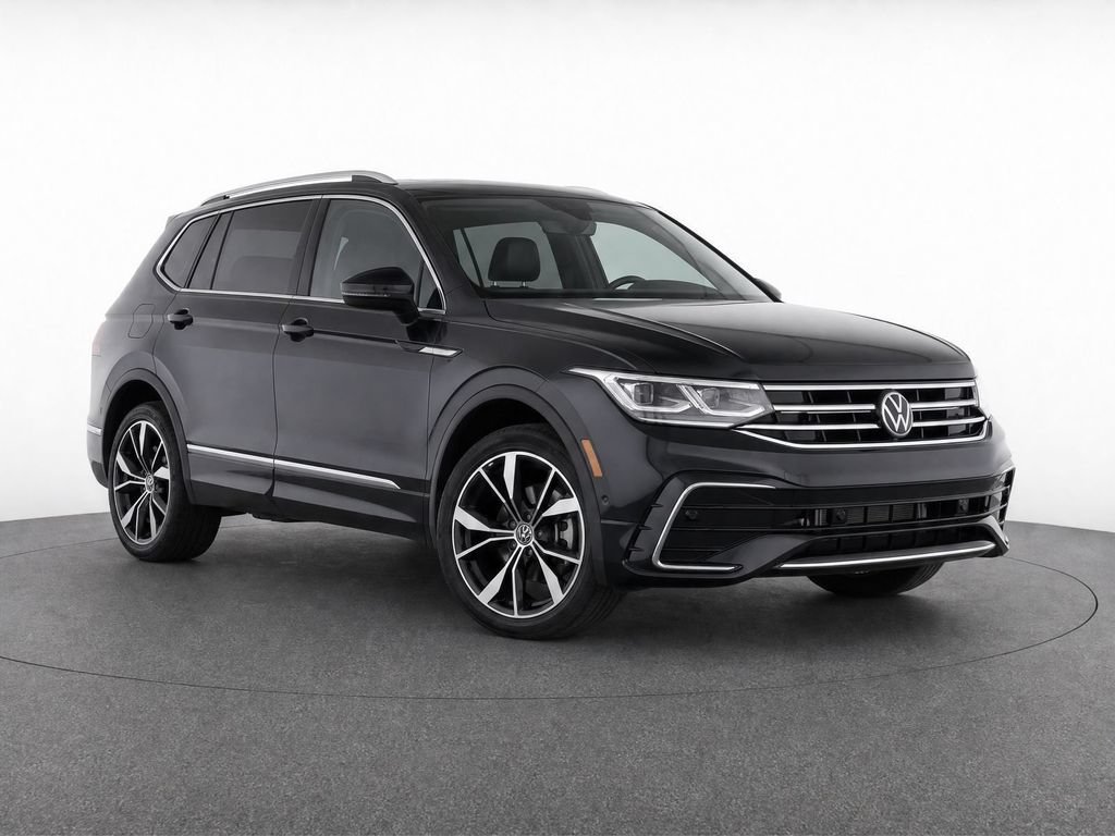 Certified 2023 Volkswagen Tiguan SEL R-Line AWD/4WD image 3