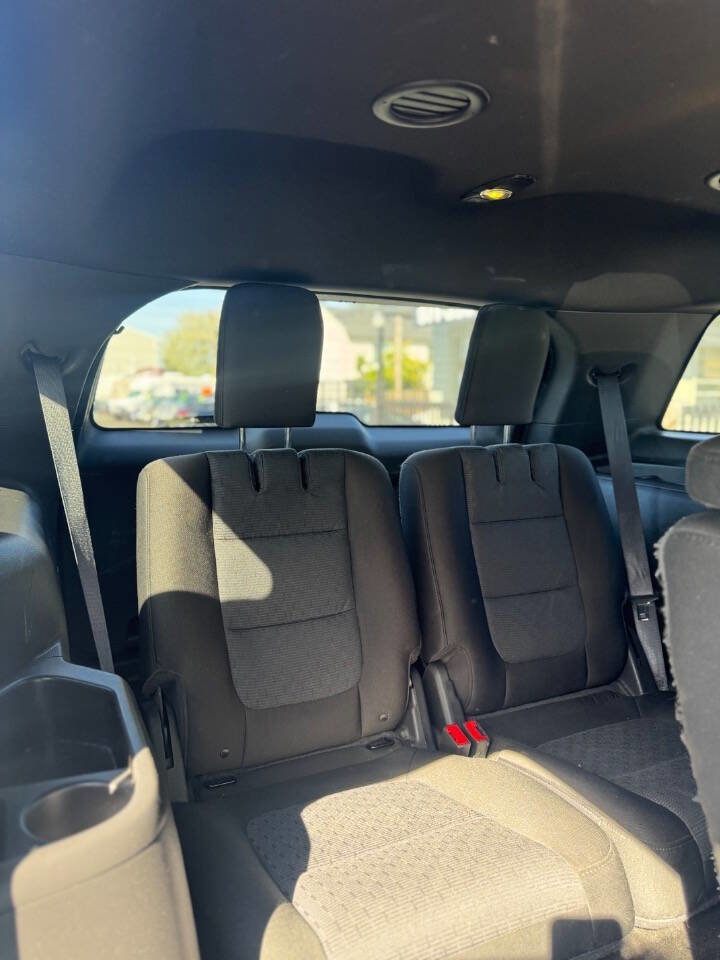 Used 2014 Ford Explorer XLT w/ Equipment Group 201A AWD/4WD image 8