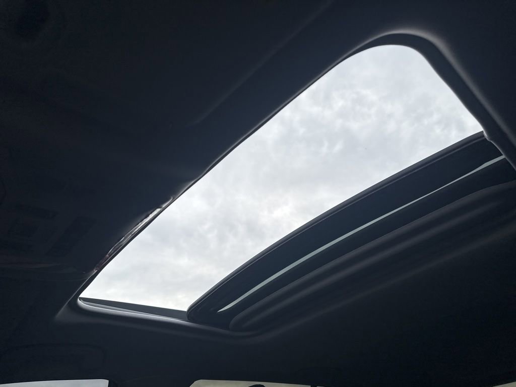 Used 2019 Toyota RAV4 XLE Premium w/ Advanced Technology Package image 9