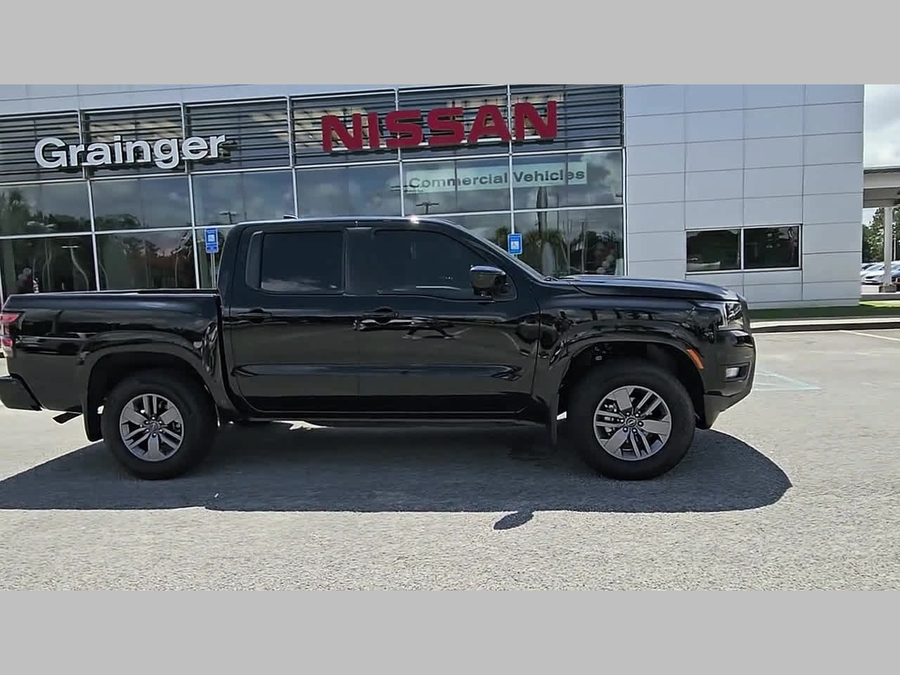 Used 2025 Nissan Frontier SV w/ SV Convenience Package AWD/4WD image 38