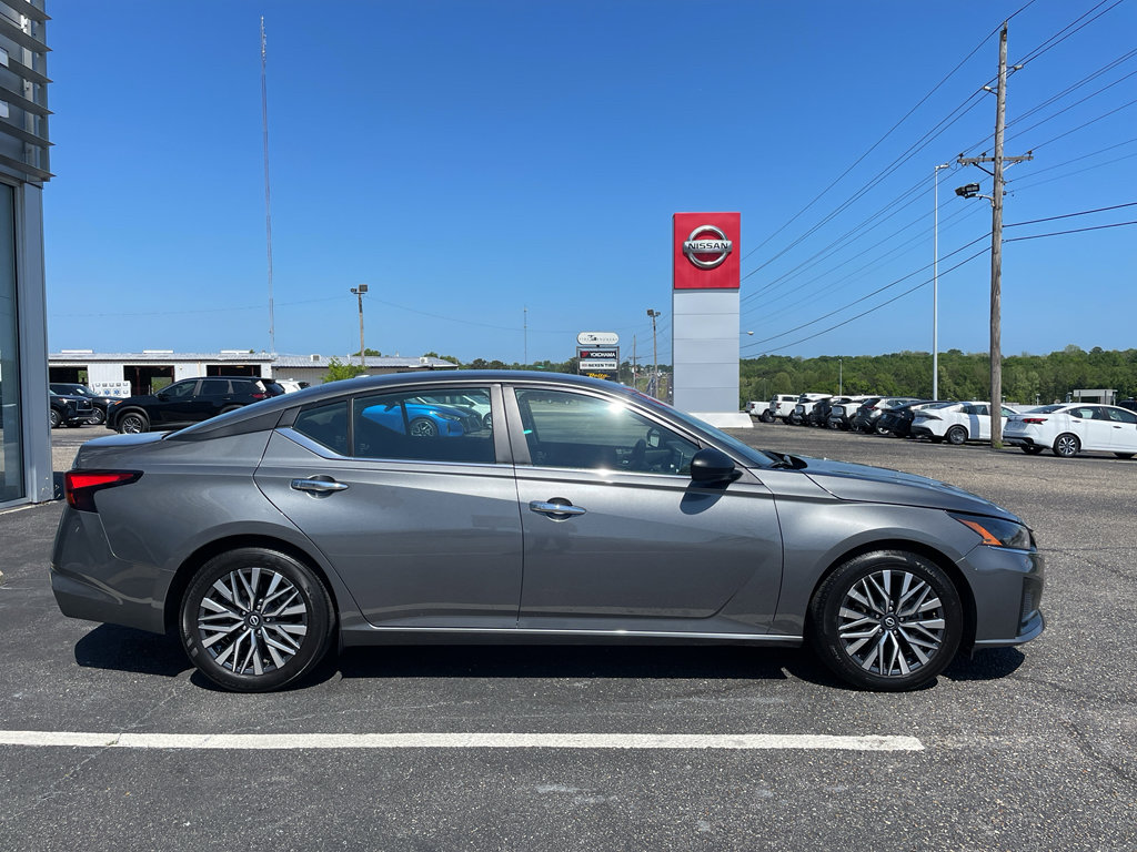 Used 2025 Nissan Altima 2.5 SV image 21
